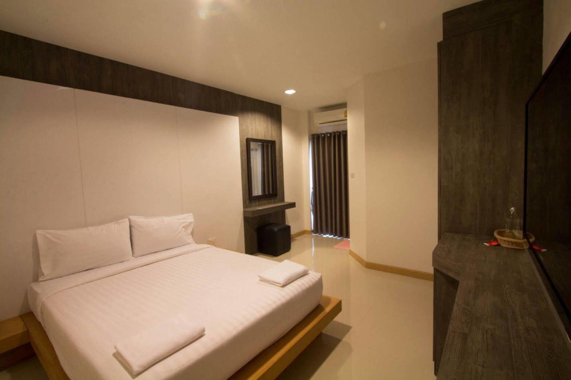 Fortune Surin Hotel Exterior photo